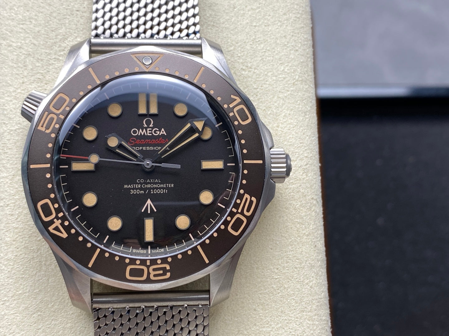 VS factory year-end blockbuster! V3 version Omega has no time to die titanium 007 upgraded with a brand new titanium mesh belt weighing only 37.3 grams