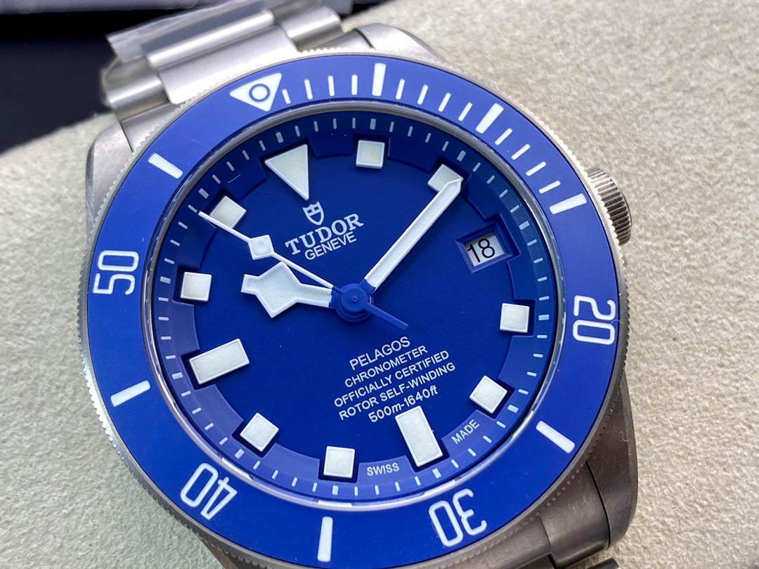 ZF’s masterpiece “Stronger, More Wear Resistant, and Lighter” is the Tudor Leading Submarine Series Blue Potato, also known as the “Battle Axe”