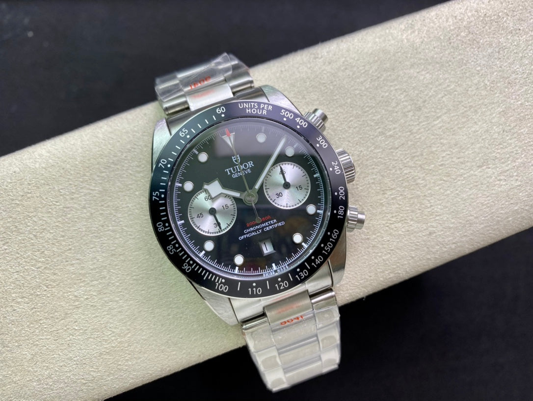 Tudor Timing M79363N, the new Qi Cheng Bi Wan Timing model retains the classic snowflake needle design of Di Tuo, with an exterior size of 41mm