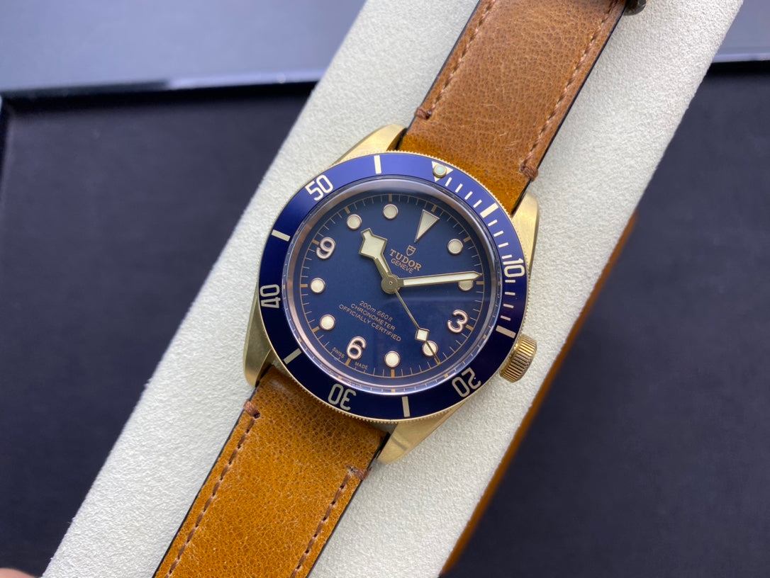 The ultimate version of the ZF factory’s Tudor small copper flower V2 has been shipped. The watch adopts the original 1:1 mold, not only focusing on details but also striving for excellence
