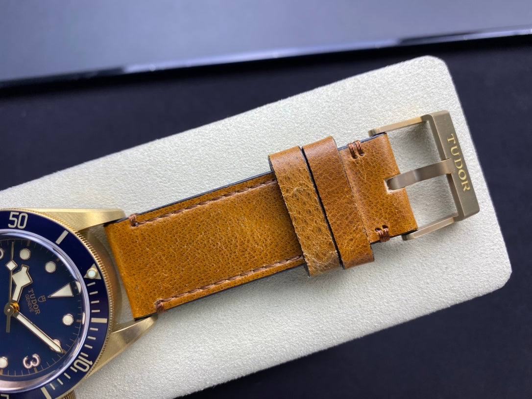 The ultimate version of the ZF factory’s Tudor small copper flower V2 has been shipped. The watch adopts the original 1:1 mold, not only focusing on details but also striving for excellence