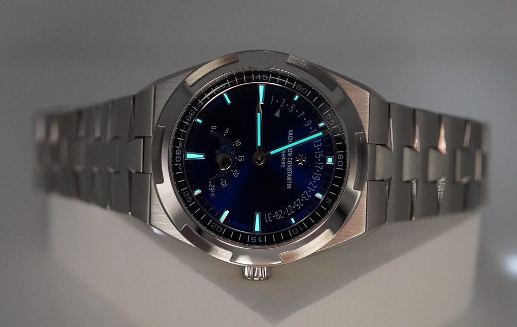 Vacheron CONSTANTIN OVERSEAS 4000V MOONPHASE RETROGRADE DATE BLUE DIAL