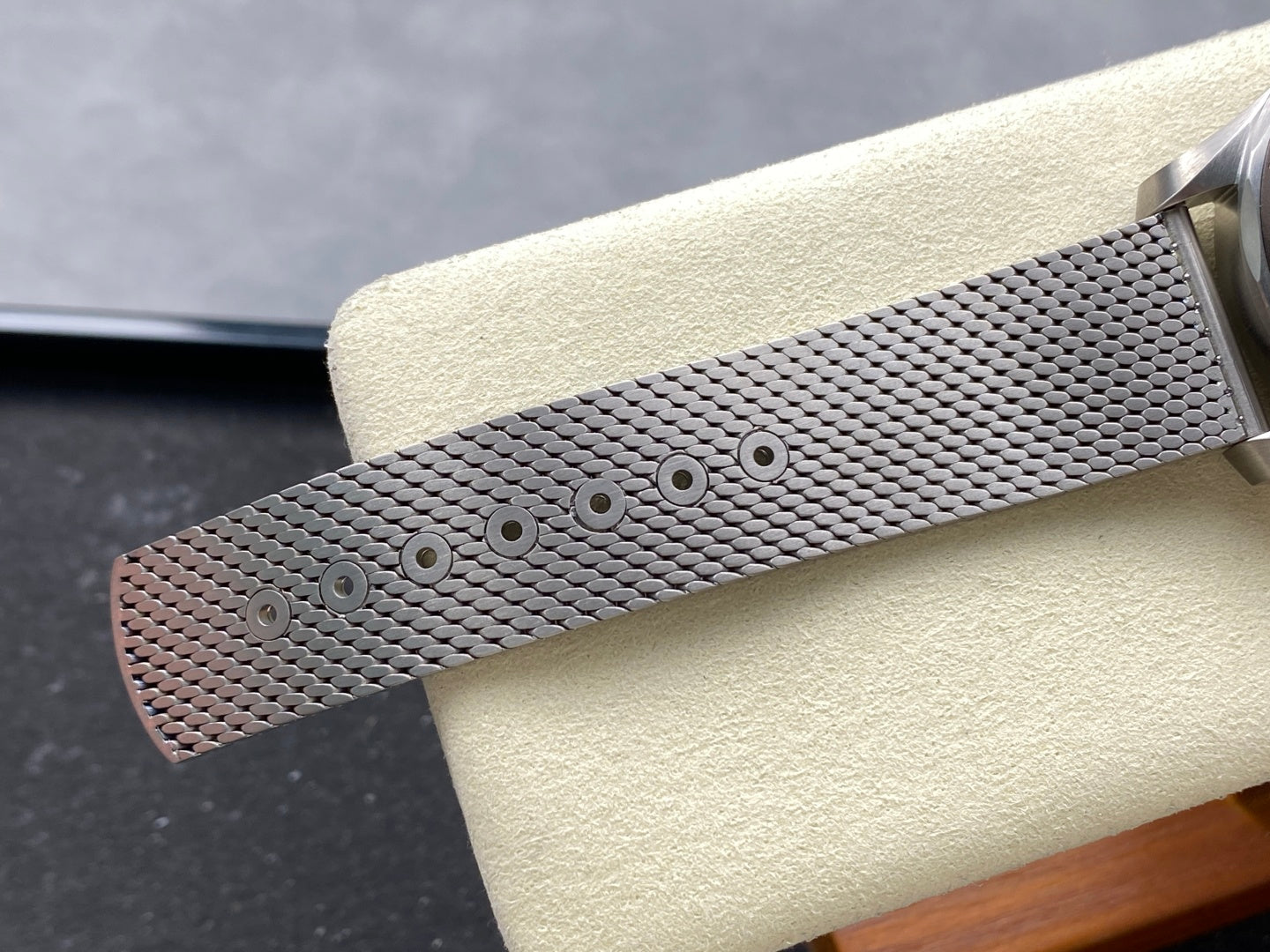 VS factory year-end blockbuster! V3 version Omega has no time to die titanium 007 upgraded with a brand new titanium mesh belt weighing only 37.3 grams