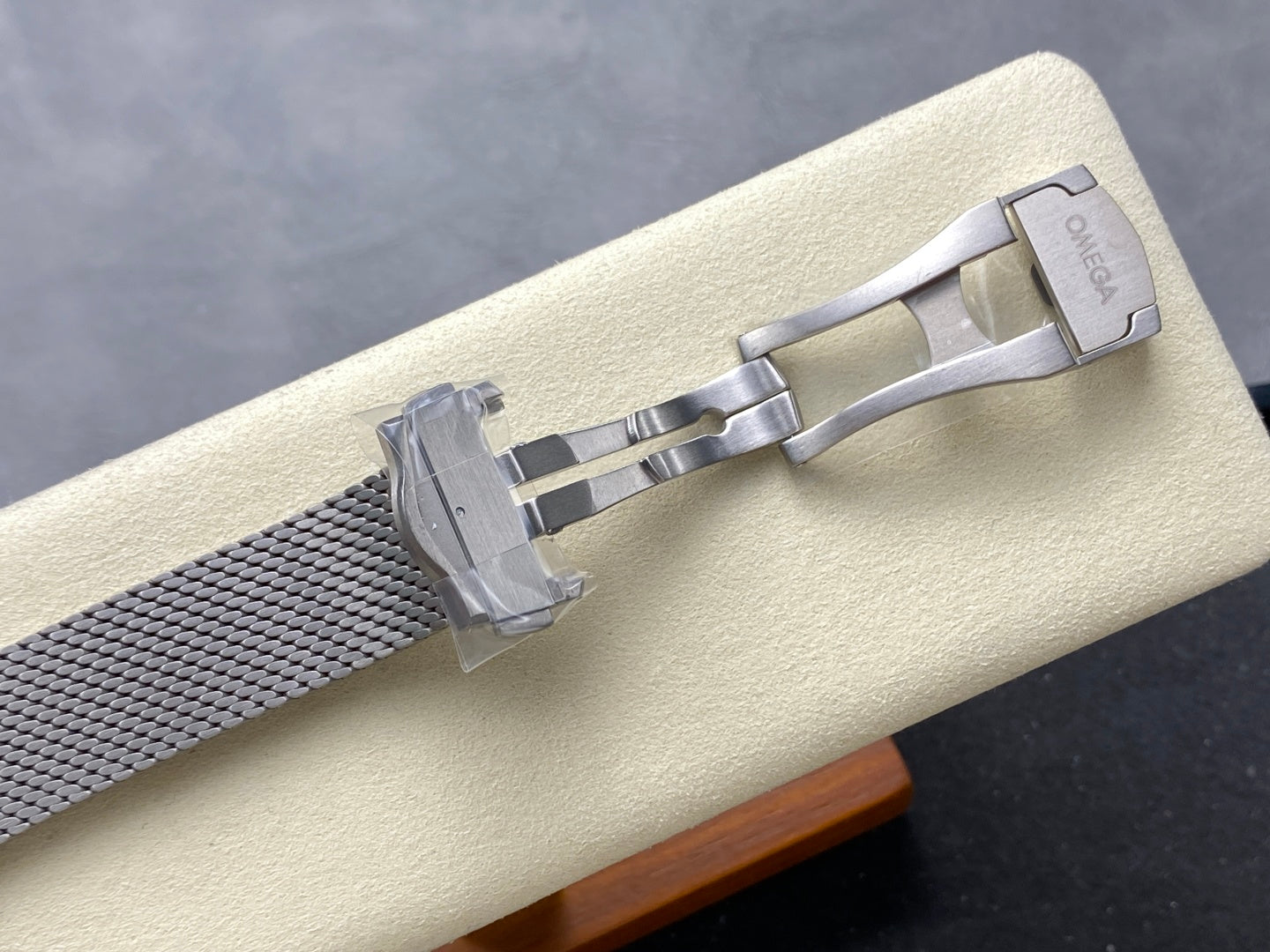 VS factory year-end blockbuster! V3 version Omega has no time to die titanium 007 upgraded with a brand new titanium mesh belt weighing only 37.3 grams