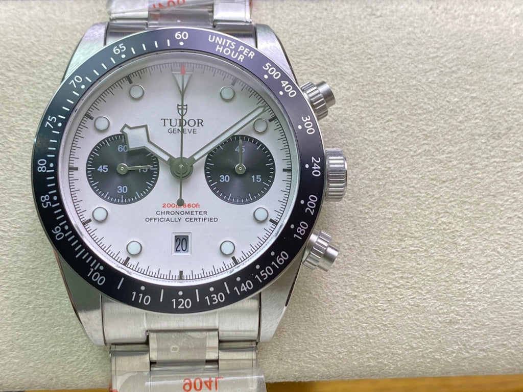 Tudor Timing M79363N, the new Qi Cheng Bi Wan Timing model retains the classic snowflake needle design of Tudor, with an exterior size of 41mm