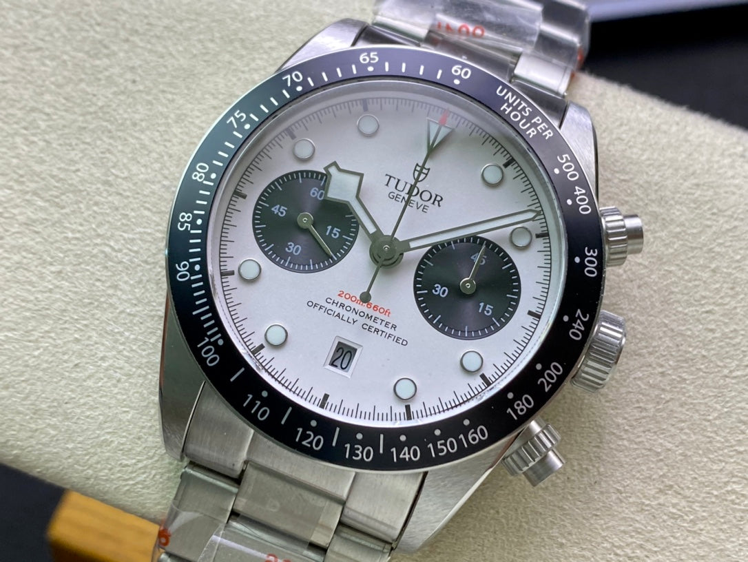 Tudor Timing M79363N, the new Qi Cheng Bi Wan Timing model retains the classic snowflake needle design of Tudor, with an exterior size of 41mm