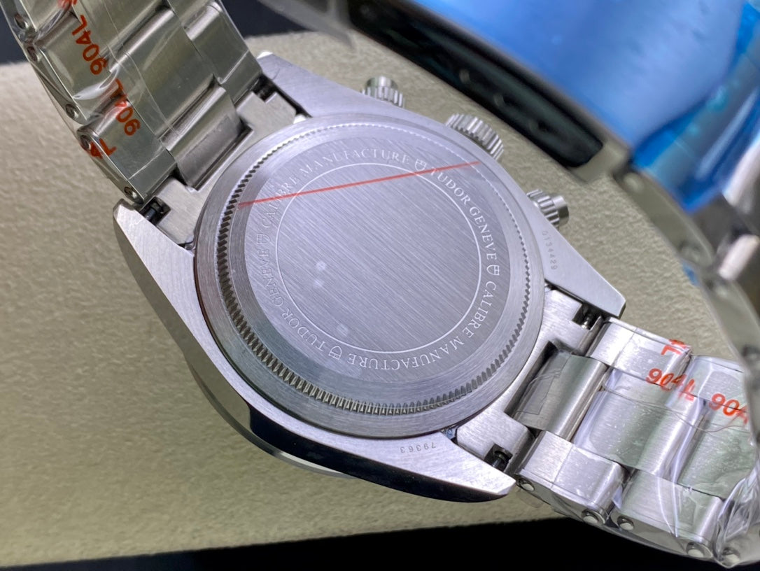 Tudor Timing M79363N, the new Qi Cheng Bi Wan Timing model retains the classic snowflake needle design of Tudor, with an exterior size of 41mm