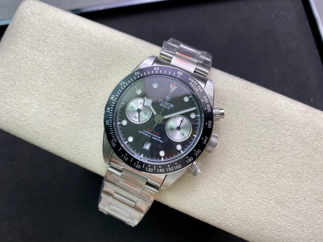 Tudor Timing M79363N, the new Qi Cheng Bi Wan Timing model retains the classic snowflake needle design of Di Tuo, with an exterior size of 41mm