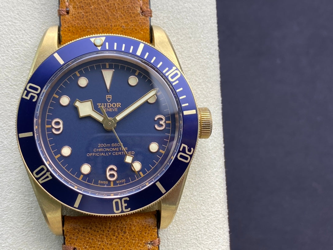 The ultimate version of the ZF factory’s Tudor small copper flower V2 has been shipped. The watch adopts the original 1:1 mold, not only focusing on details but also striving for excellence